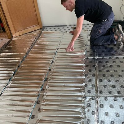 Plancher chauffant rénovation millimétrique avec isolant pare vapeur