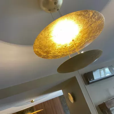 Mise en place de luminaires dans un restaurant étoilé